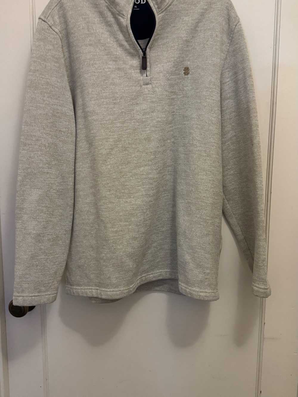 Izod Men’s Light Gray Quarter-Zip Sweater